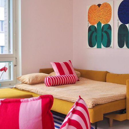 Candy-Colored Two-Room Condo With Sweet Views เฮลซิงกิ ภายนอก รูปภาพ