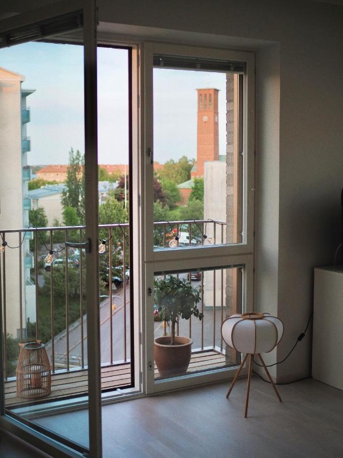 Candy-Colored Two-Room Condo With Sweet Views เฮลซิงกิ ภายนอก รูปภาพ