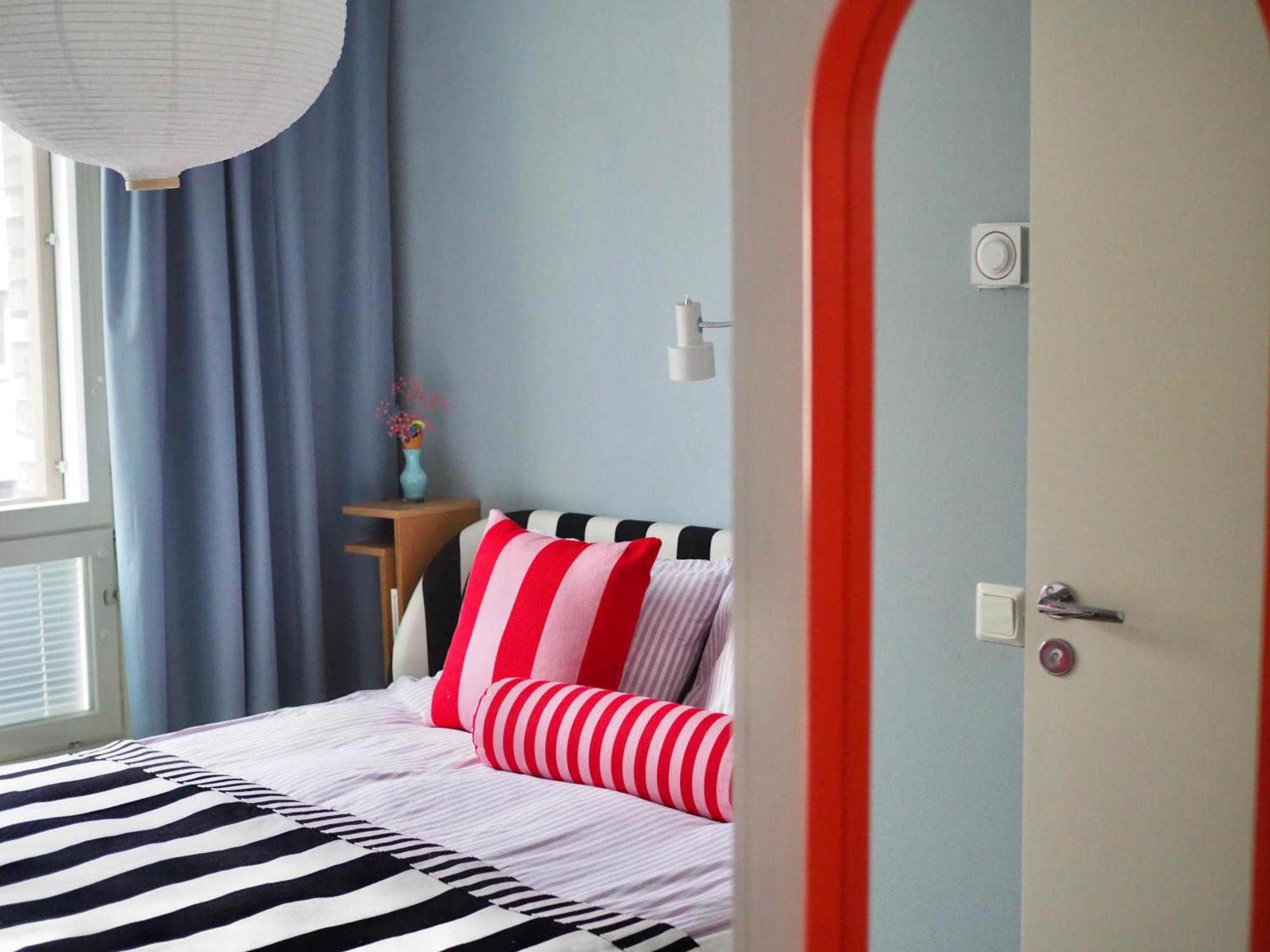 Candy-Colored Two-Room Condo With Sweet Views เฮลซิงกิ ภายนอก รูปภาพ