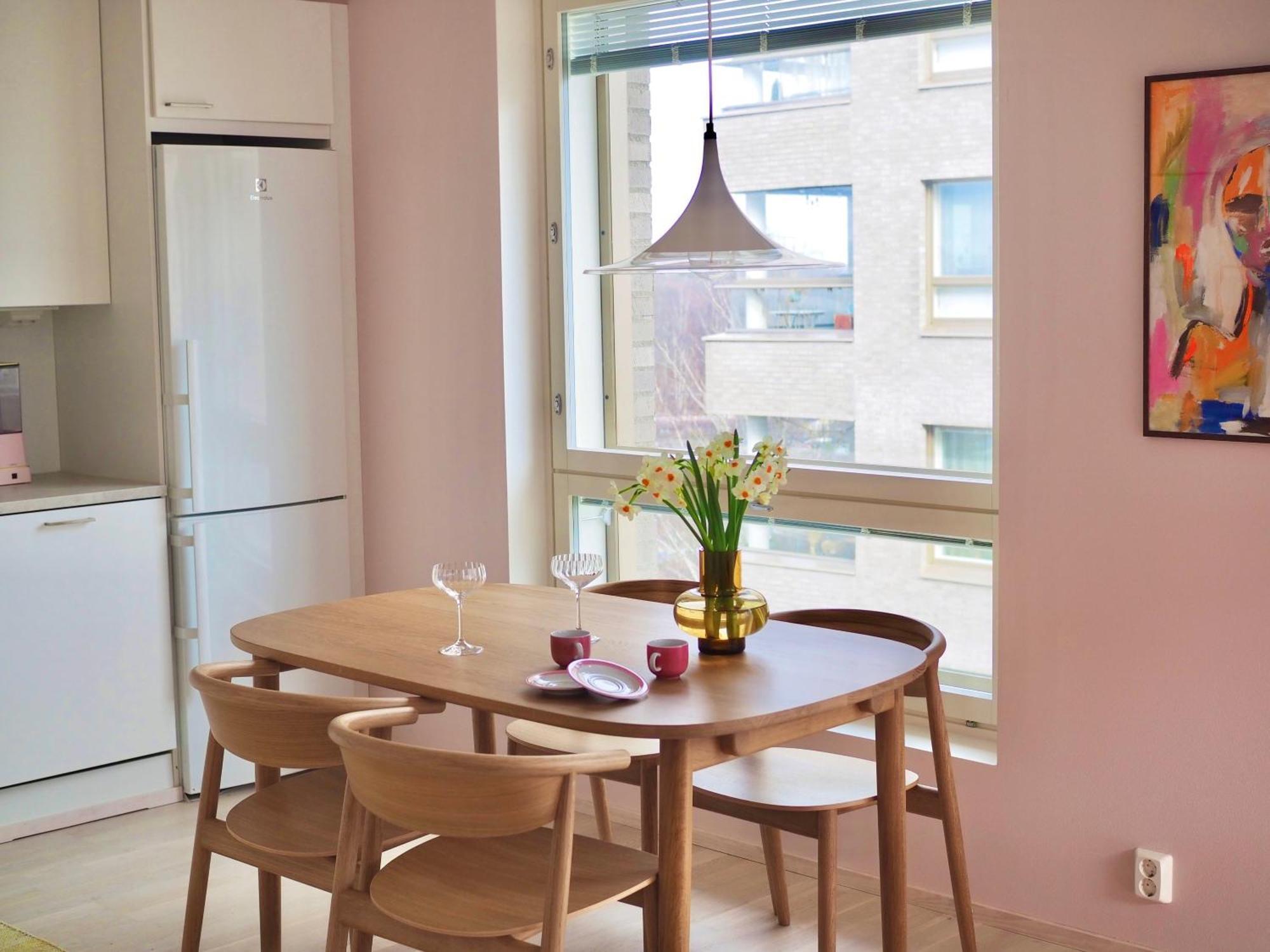 Candy-Colored Two-Room Condo With Sweet Views เฮลซิงกิ ภายนอก รูปภาพ